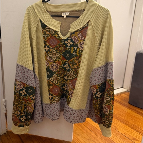 POL Exposed Seam Printed Notched Raglan Sleeve Knit Top NWOT - Picture 5 of 8